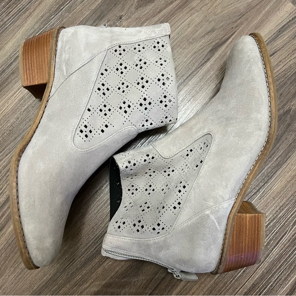 Cole Haan Jayne Lassercut Bootie Womens 7 B gray suede bootie - Picture 7 of 11